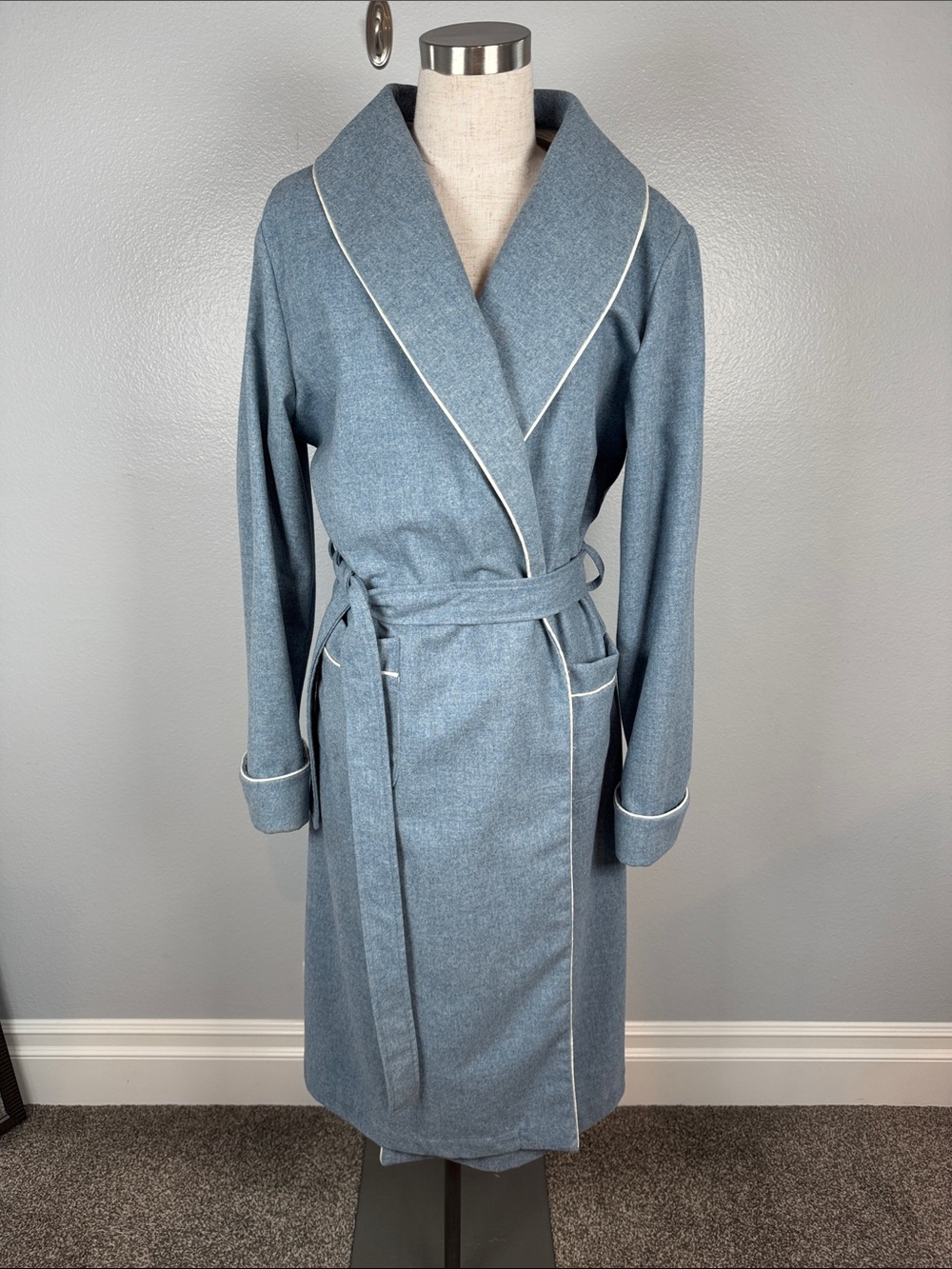 Pendleton Vintage Light Blue Shawl Collar Robe with White Piping 100% Wool large